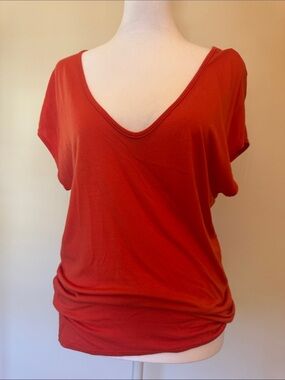 Trouve Deep V Short Sleeve Tee in Red
